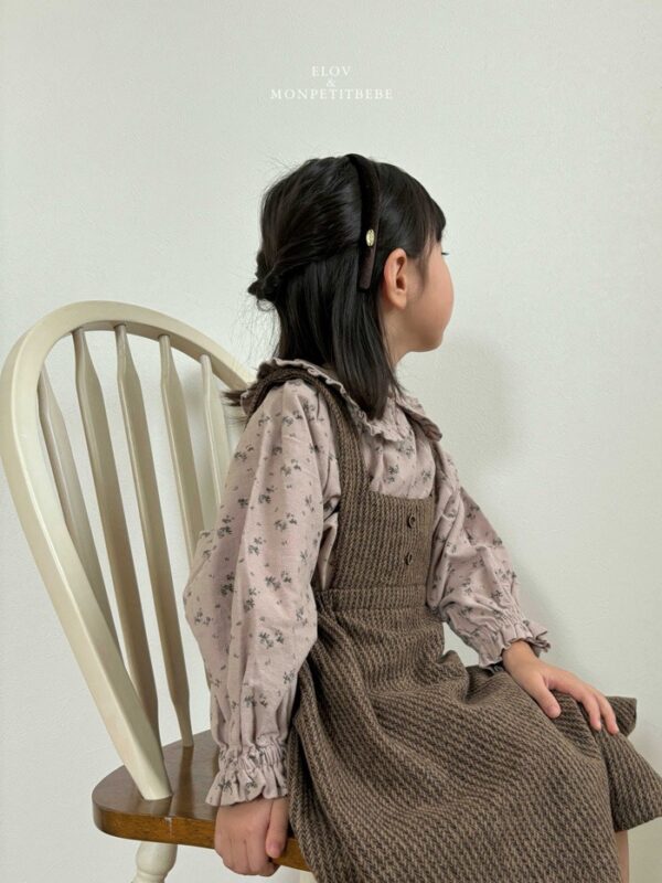 ❄️ Lua 荷葉邊上衣