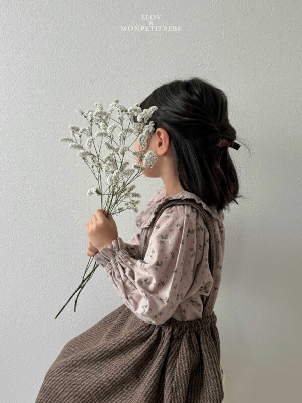 ❄️ Lua 荷葉邊上衣