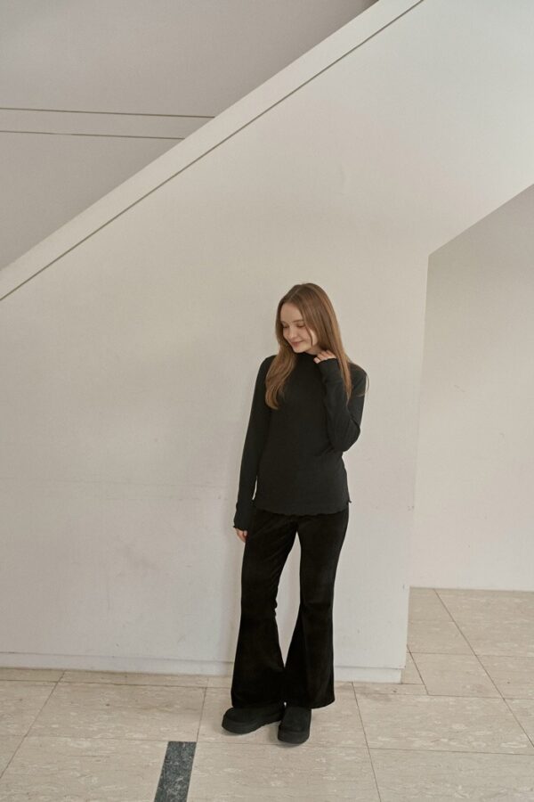 79ECC2BD-0B3C-46CC-956A-CFC3E872A7ED ❄️ 柔光微喇長褲