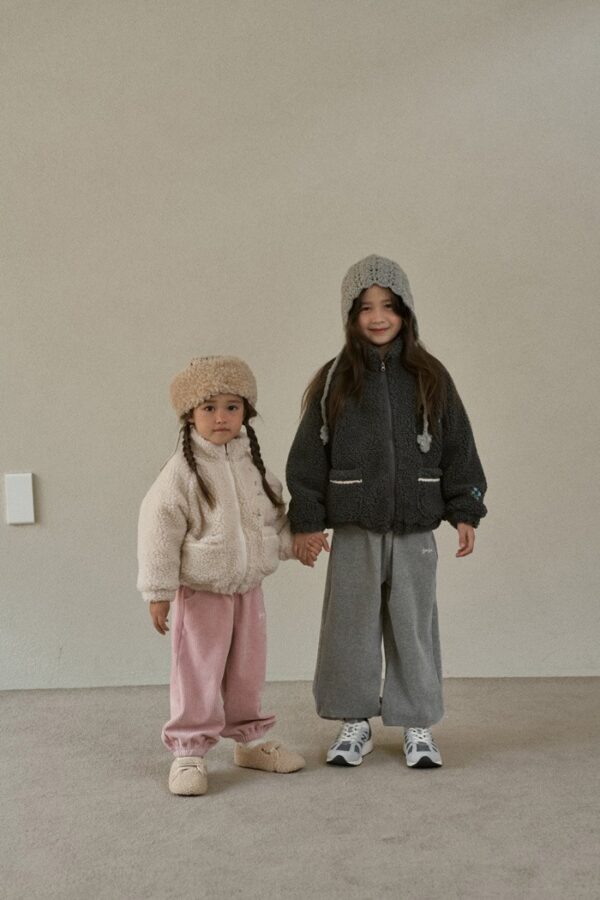 F5E6EA30-9034-4D6C-A7A7-7D17FCC0FA3D ❄️ 冬之繭感羊羔絨外套