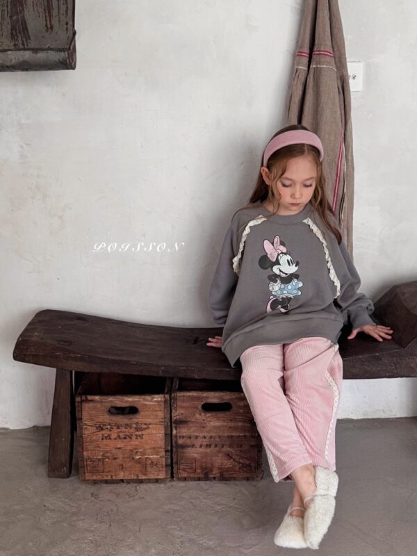 ❄️ 米妮荷葉滾邊大學T