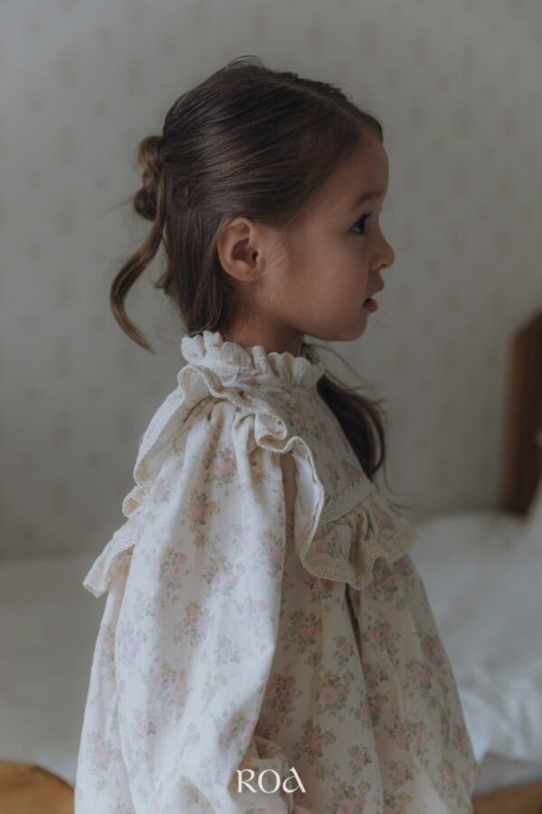 ❄️ 方領荷葉邊襯衫