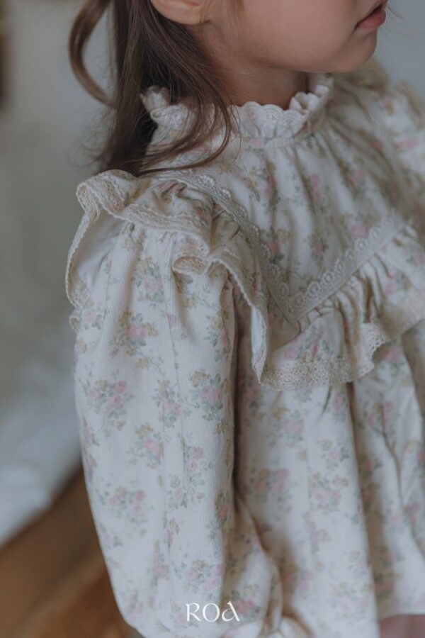 ❄️ 方領荷葉邊襯衫