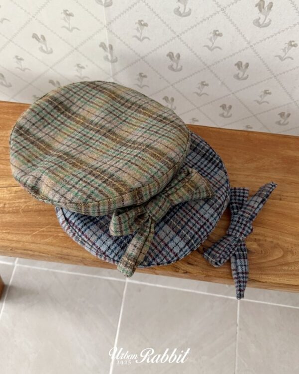 B570D4AA-7259-4358-A7F0-D90C4480611A ❄️ 氣質學院風格紋貝雷帽+蝴蝶結髮夾