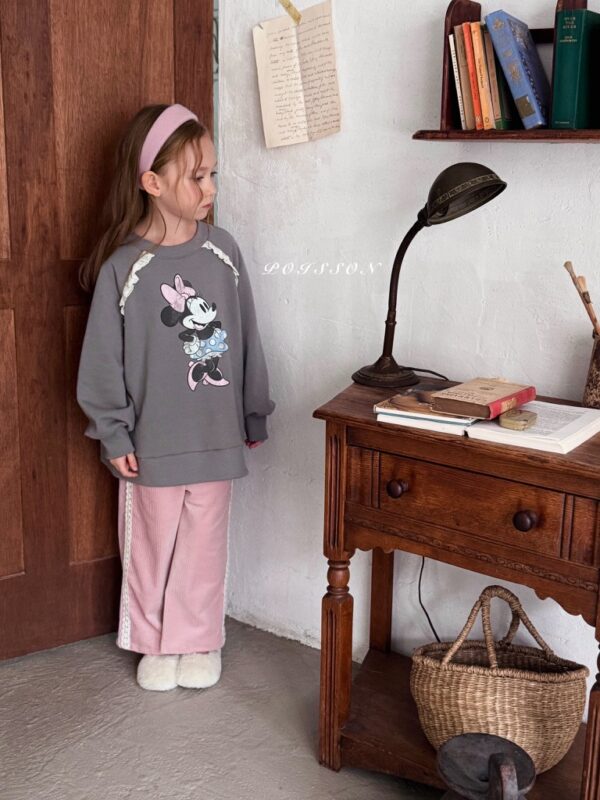 ❄️ 米妮荷葉滾邊大學T