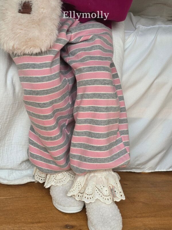 C7401135-8AE4-4527-AC4A-35F25A466FDB ❄️ 可愛心機條紋愛心縮口褲