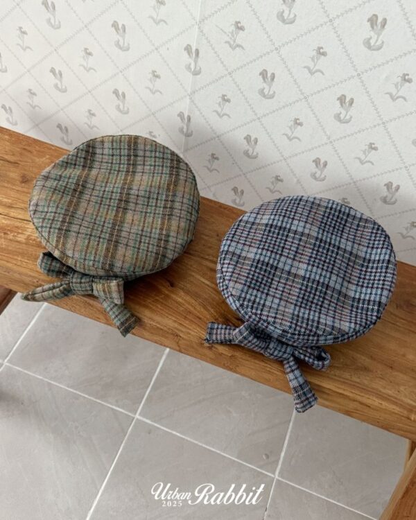 C9AD0F60-2CB0-472A-BA60-A76EFB8EC4E1 ❄️ 氣質學院風格紋貝雷帽+蝴蝶結髮夾