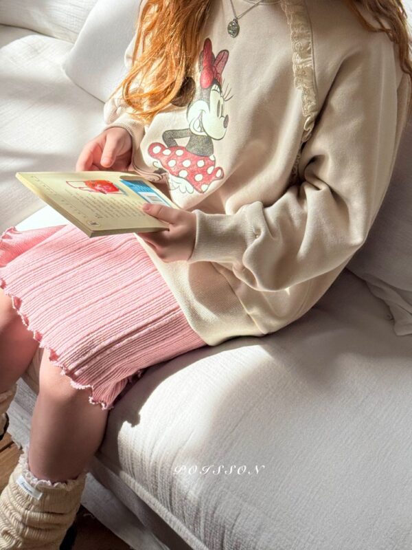 ❄️ 米妮荷葉滾邊大學T