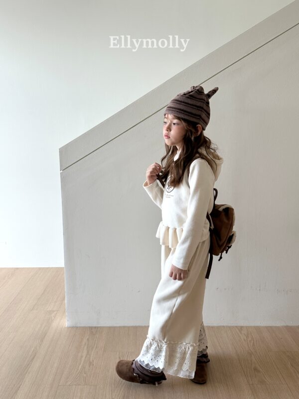 CFB09319-2A2C-4511-B3BA-FFCC3062964A ❄️ 優雅玫瑰荷葉邊連帽上衣