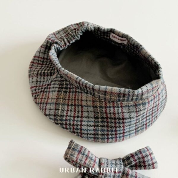 F161FF60-04D8-4304-8697-A07CE8913F57 ❄️ 氣質學院風格紋貝雷帽+蝴蝶結髮夾