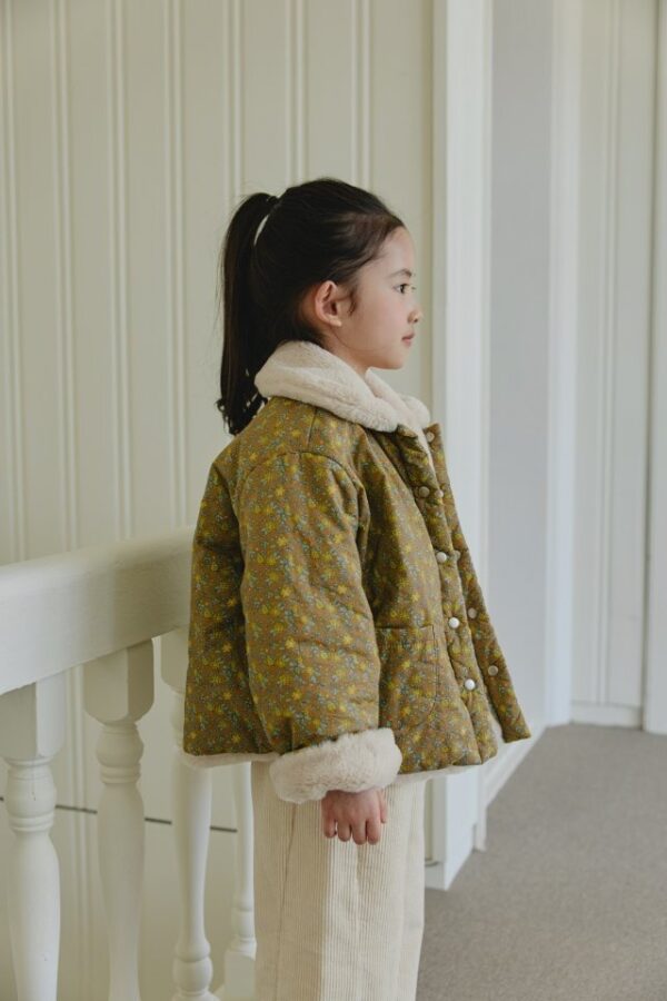 2206337D-C9E3-45FA-920E-40304AD7701D ❄️ 清新小花雙面穿毛絨外套
