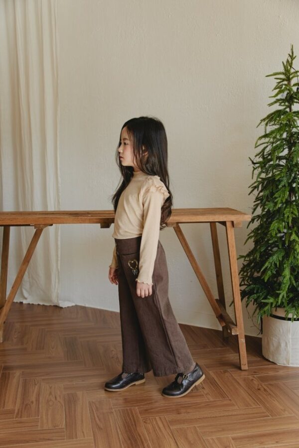 26D5E712-A122-43AF-B9B9-964A3FC8D4FF ❄️ 小高領羅紋波浪袖口上衣