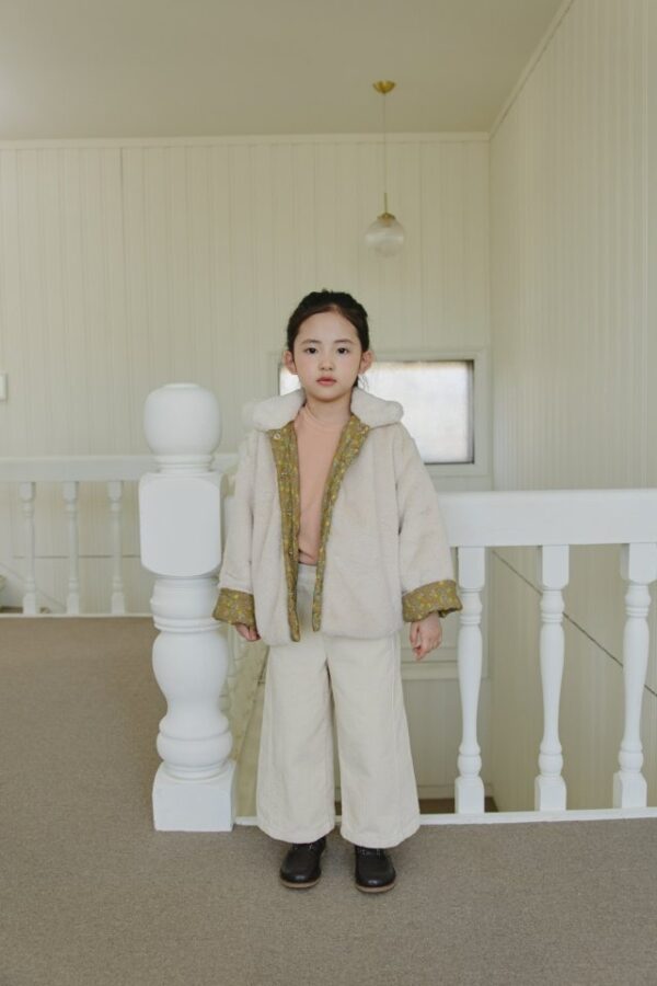 37E57538-4D30-42F4-B068-AE8CE73FFF99 ❄️ 燈芯絨車線剪裁直筒褲