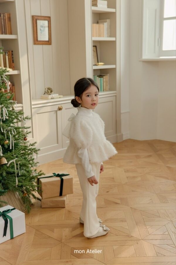 44104BBC-AA2C-470F-BF90-0278328860BA ❄️ 可愛雪花絨泡泡袖上衣