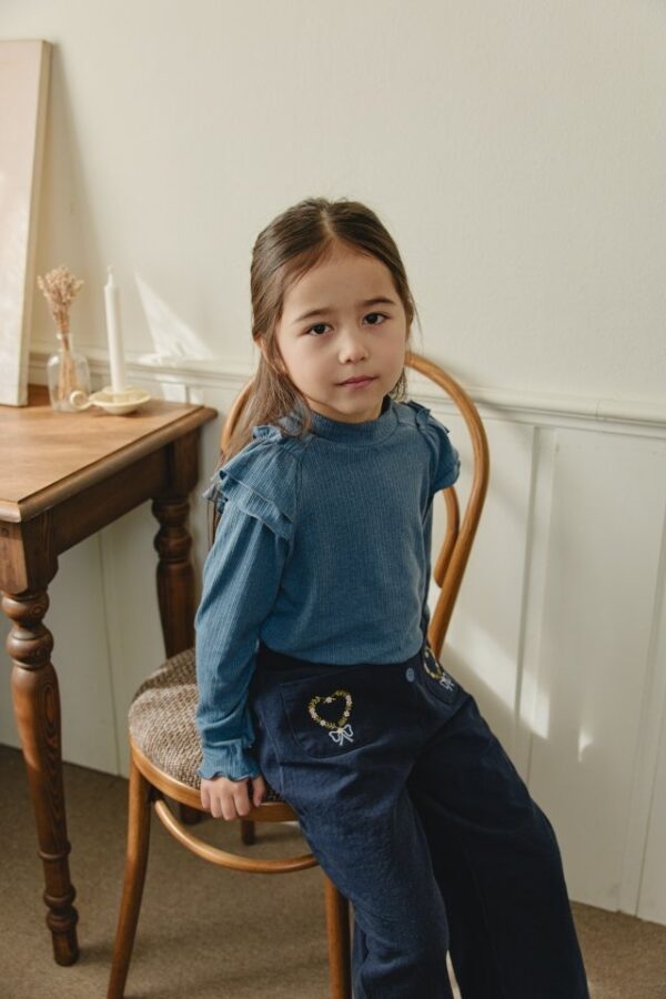 56B865A7-EB19-4FBA-8ECF-0D6AF526B2B6 ❄️ 小高領羅紋波浪袖口上衣