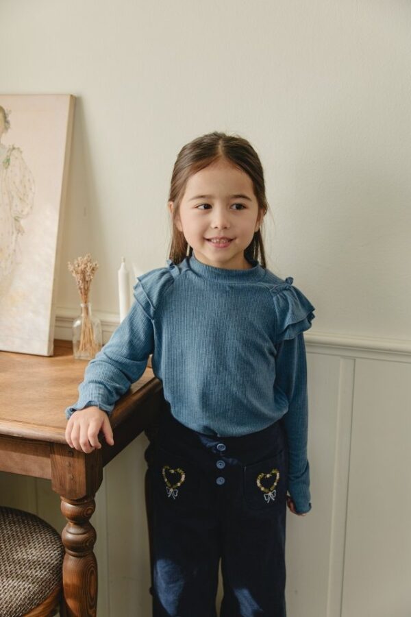 59831637-1FE1-44FD-84F8-B7FA9DF6A9D6 ❄️ 小高領羅紋波浪袖口上衣