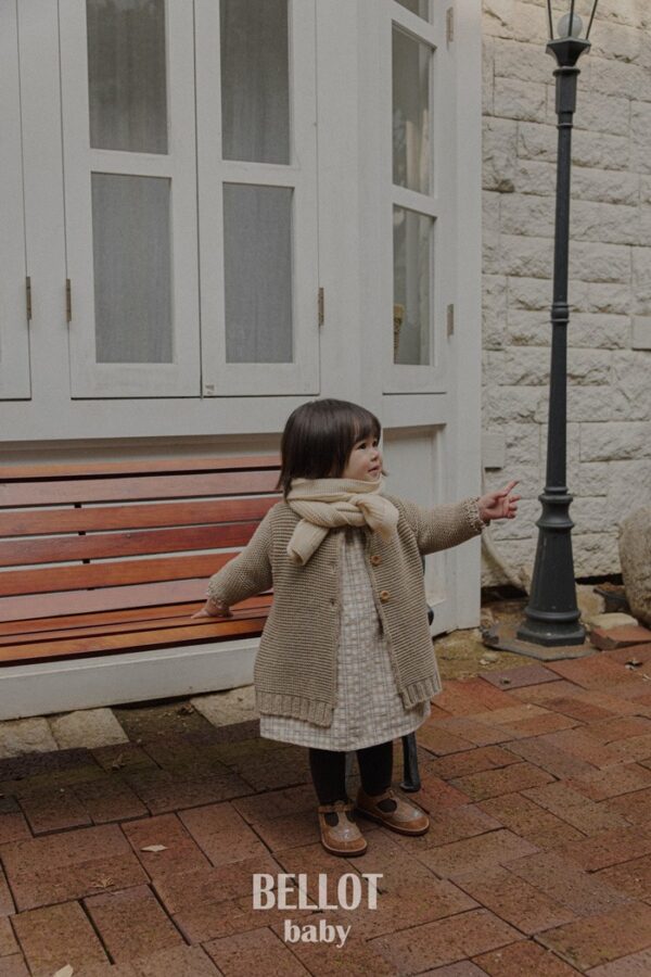 84149D25-3BC8-4DEE-B260-E5AD3C5BDA9C ❄️ 簡約羅紋保暖圍巾