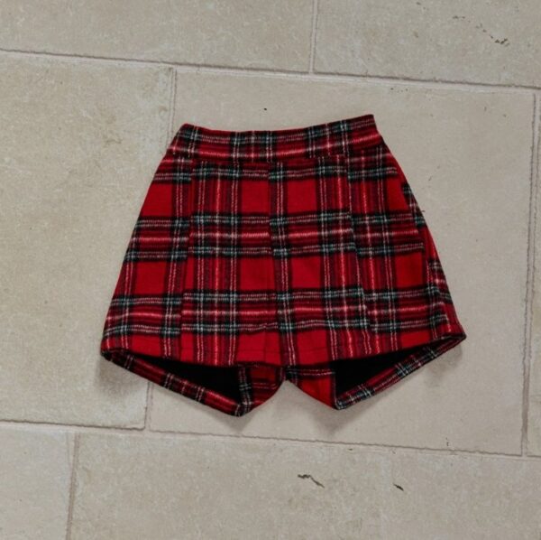 8A7D855D-8F93-4554-904C-A37C2907E6A1 ❄️ 經典格紋褲裙