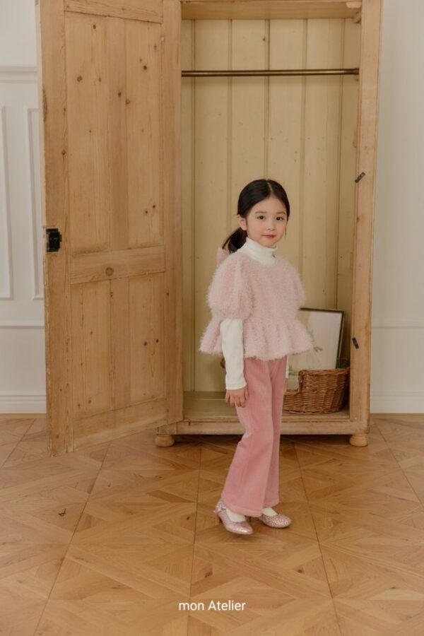 8D978E72-CEE8-4C6E-9EA9-C5F2352D974A ❄️ 可愛雪花絨泡泡袖上衣