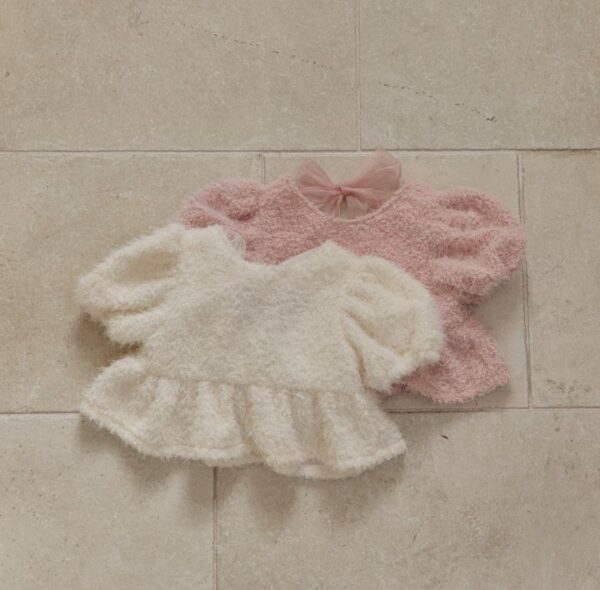 9E8E8046-0C26-4495-8780-C77F077D0ED9 ❄️ 可愛雪花絨泡泡袖上衣