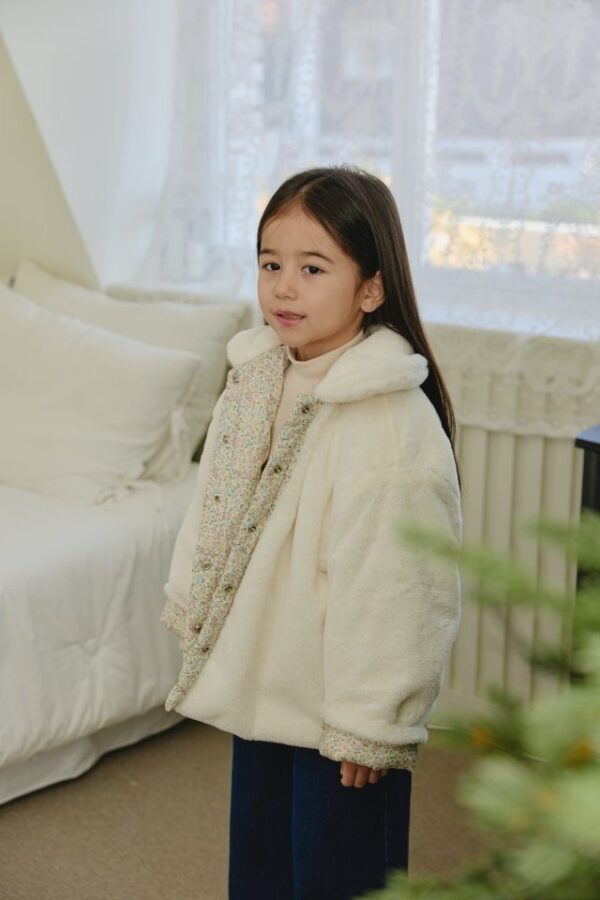 C0B35B49-5E4E-4F8E-8953-DAF3D9D5E844 ❄️ 清新小花雙面穿毛絨外套