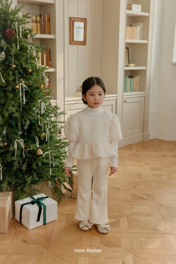 C804CB26-9D6C-46EB-8E84-AAA563416FCC ❄️ 可愛雪花絨泡泡袖上衣