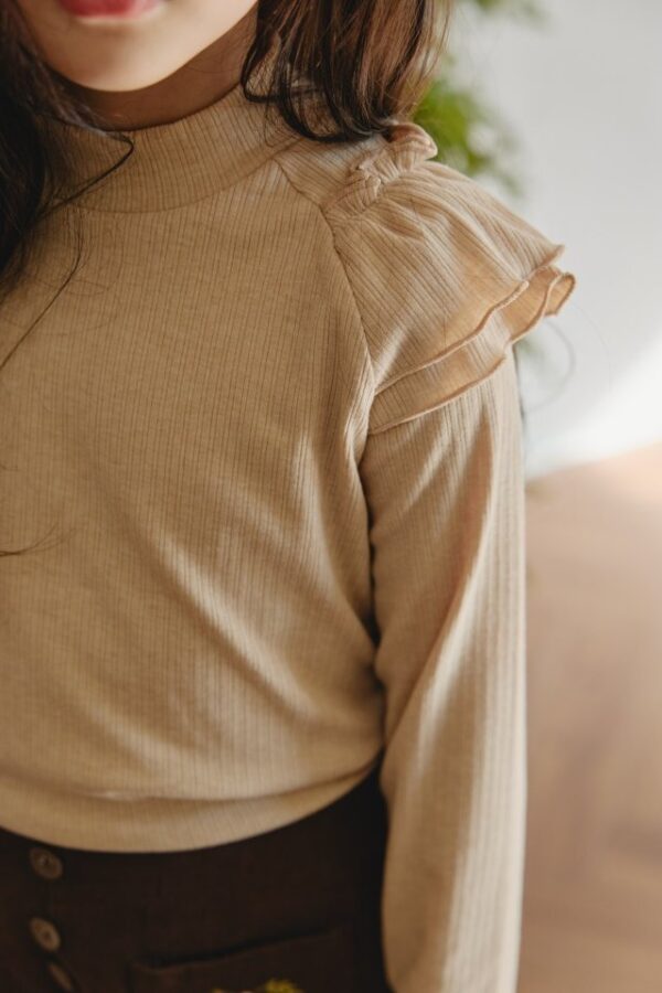 CC7981C4-EBA1-4152-8773-8FA1D1929963 ❄️ 小高領羅紋波浪袖口上衣