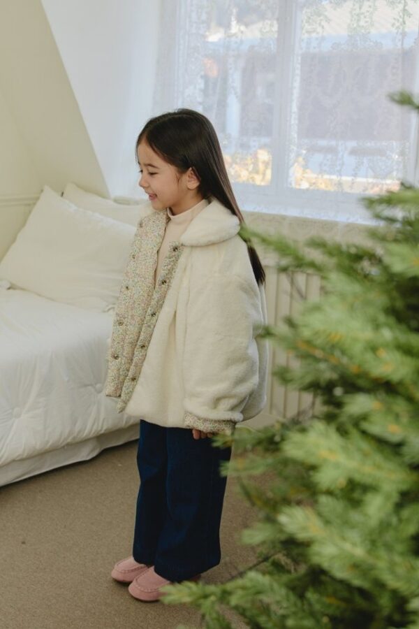 E07652EC-7697-42DC-B2A8-D2EFBD945E21 ❄️ 清新小花雙面穿毛絨外套