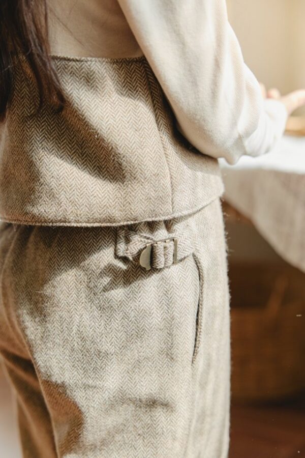 FE713362-F277-4DC3-BE69-EFAA26DA3E8A ❄️ 經典人字紋側扣長褲