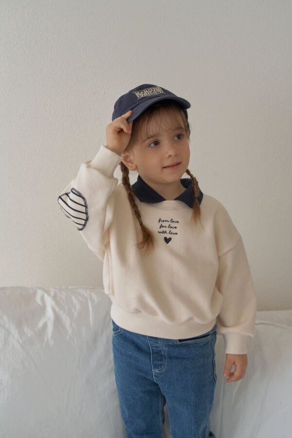 02109C05-B69A-41BB-9E27-7D2753226FAA 〖預購〗靜框落肩領片衛衣