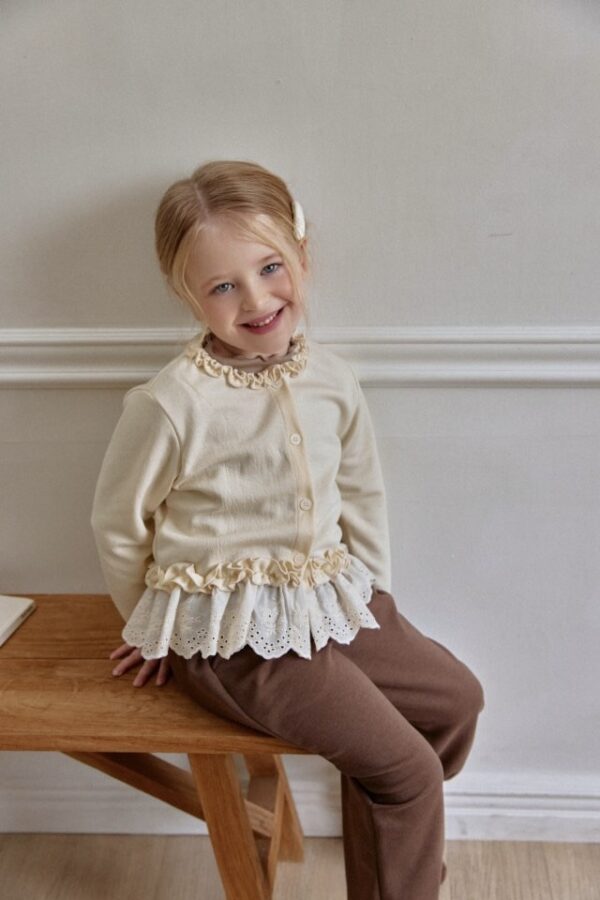 02FD0E41-4434-40B5-9D35-00D862CE48CB_1_201_a 〖預購〗柔邊蕾絲拼接開襟衫