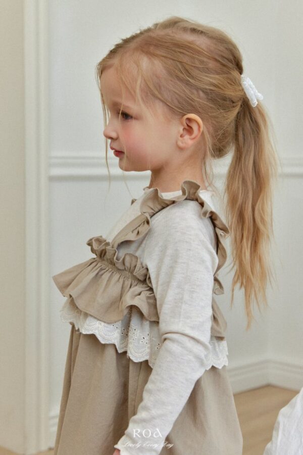 03C08721-F2AE-4455-9597-27D705209F59 〖預購〗蕾絲修身花園吊帶褲