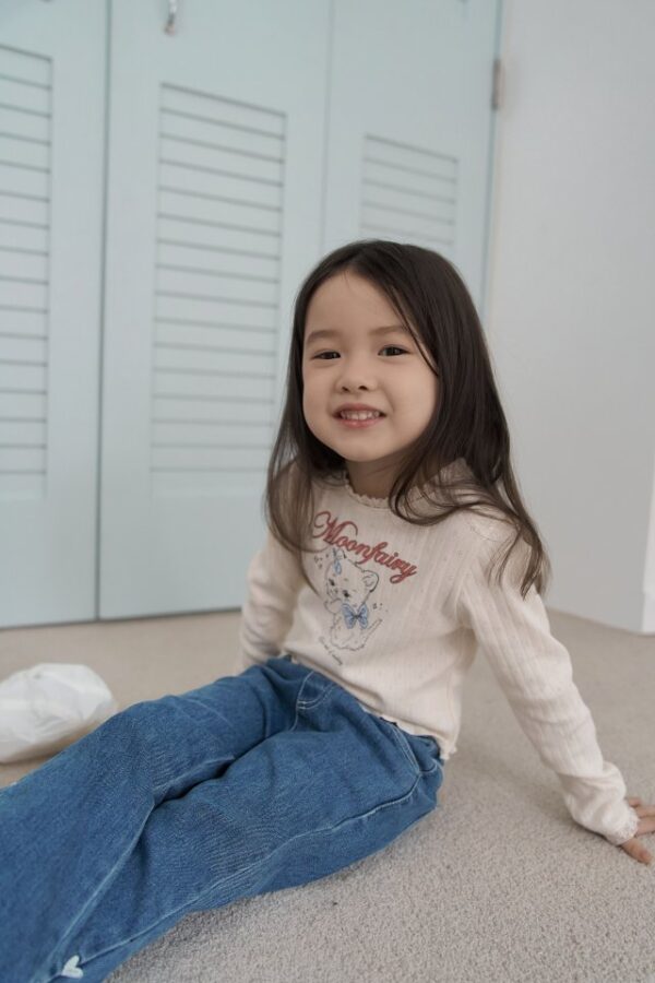 08EB80A6-68D7-4430-8118-BBC601363D9F 〖預購〗漫步線條牛仔褲