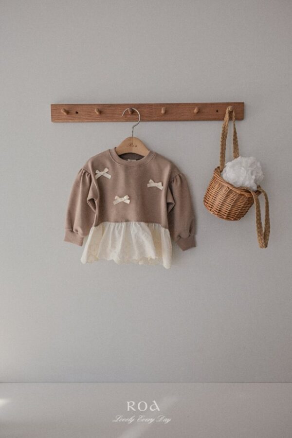 0C4E542A-5A65-4DCB-968A-9C4532A9107D 〖預購〗春日蝴蝶衛衣