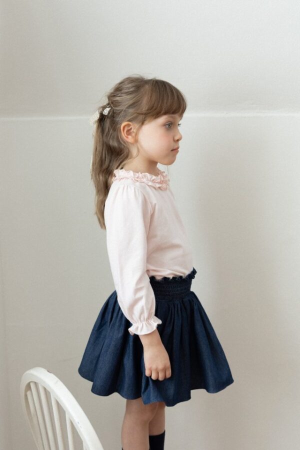 0D3A6207-ED79-46F1-9751-D7A6F7444DA0 〖預購〗梅根柔日上衣