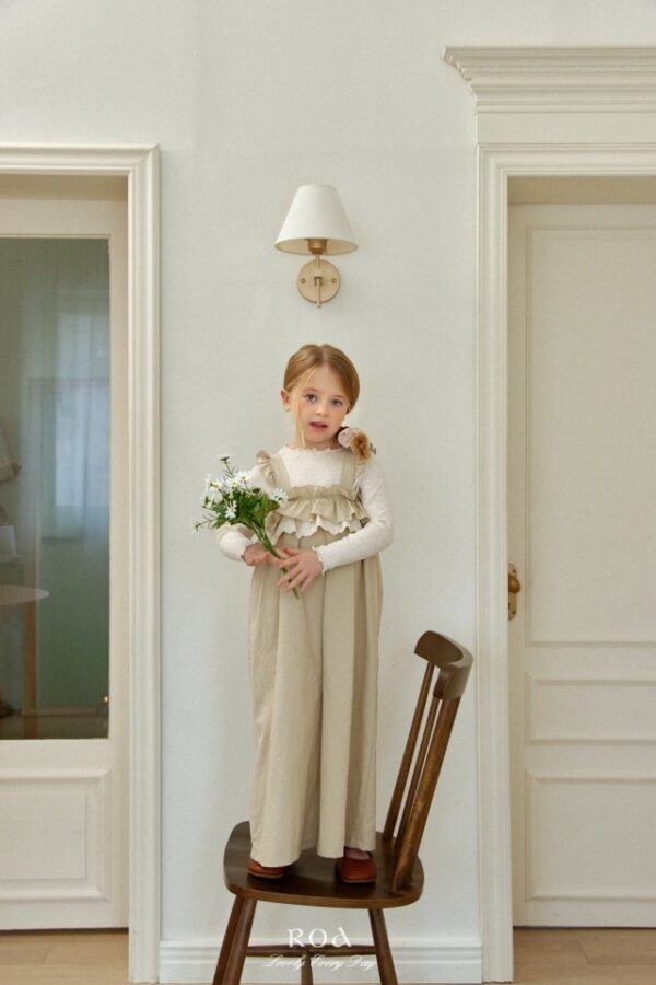 0E299D3B-0A1A-4EB3-9DCA-26B25FB34189 〖預購〗蕾絲修身花園吊帶褲