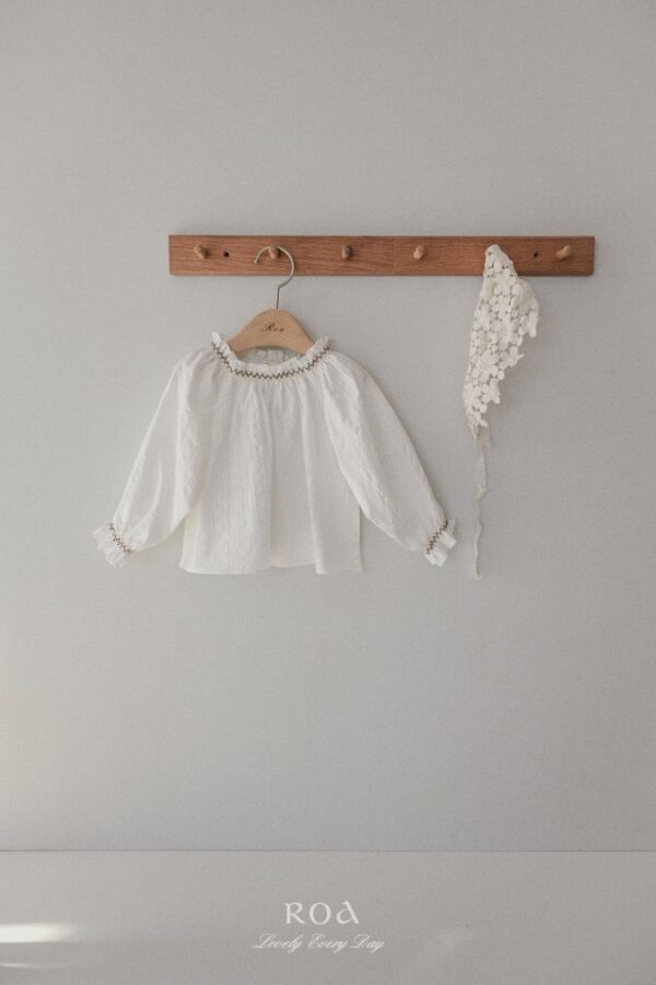 11C97C76-762B-4AE0-B150-F431895037F9 〖預購〗花園柔褶襯衫