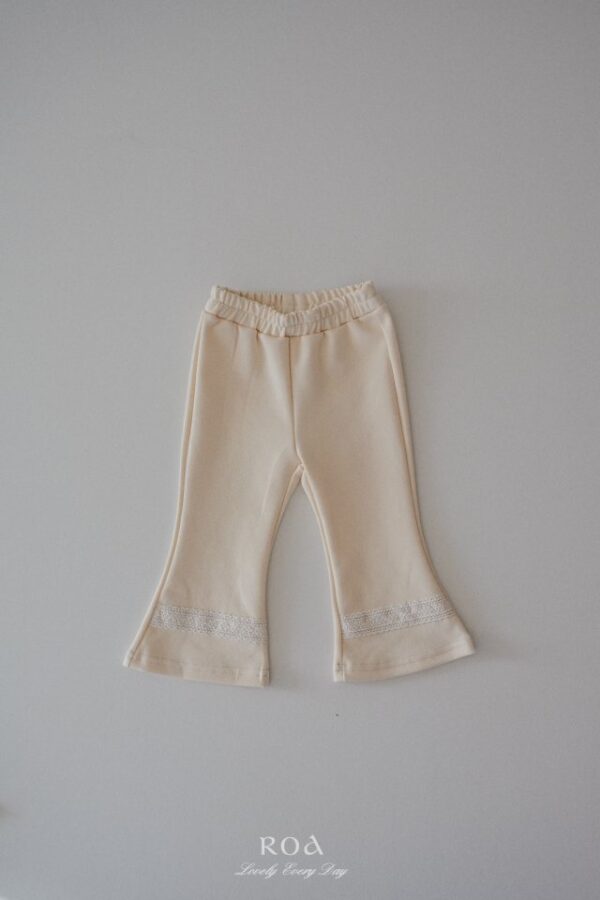 14A23156-AF38-4375-A251-C67C806DBF3B 〖預購〗法式蕾絲漫步喇叭褲