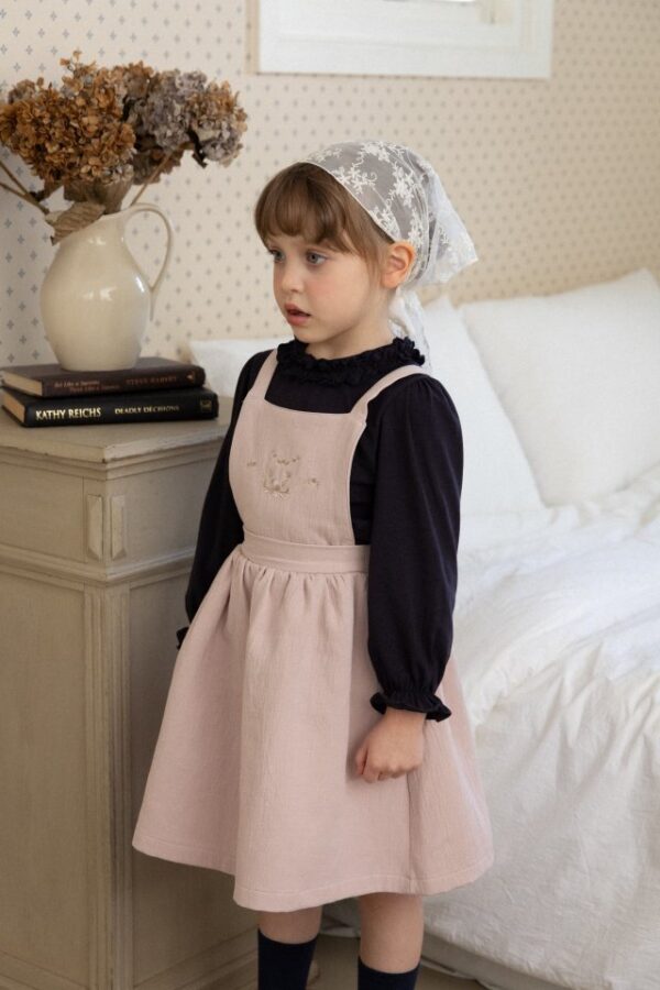 177541CB-C594-48BB-85AB-3066B7117AA7 〖預購〗梅根柔日上衣