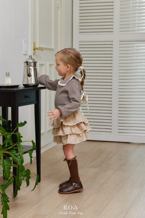 1787C860-03A3-4541-A971-5AE75483EEFB 〖預購〗寧靜條紋領片上衣