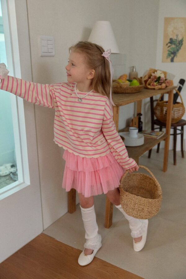 183F5CE9-B045-4207-A695-ED5ED03FD6AA_1_105_c 〖預購〗聖光小日子條紋上衣