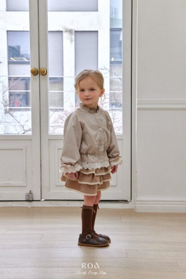 1860BE54-5649-4E2A-BD5A-BAF4D88A5346 〖預購〗柔雲微光風衣