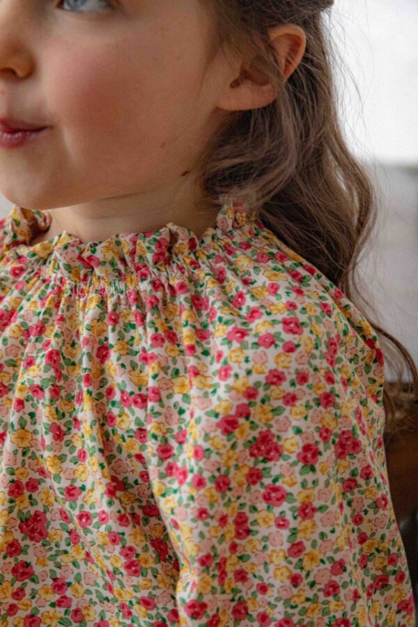 1E7D5DB2-A975-4AC0-BA18-119DAC19DFE6 〖預購〗蕾娜花霧襯衫