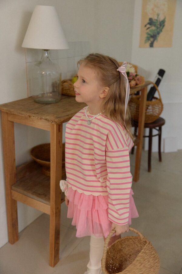 20E5C079-3DE9-42CD-9A93-C570E0D1C56F_1_105_c 〖預購〗聖光小日子條紋上衣