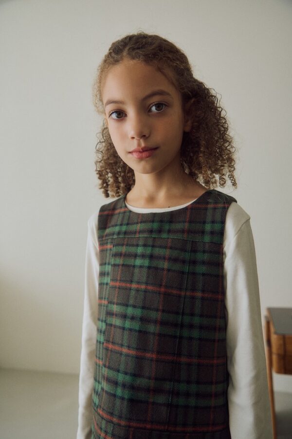 238B3027-C8BF-4772-B293-FBC8EBFCEE03_1_105_c ❄️ 經典羊毛背心吊帶裙