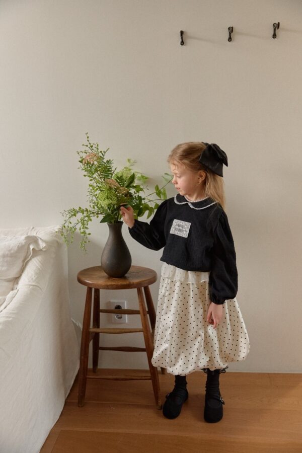 242FB7A5-3A3C-47D9-959F-B9165F2D7A6F_1_105_c 〖預購〗艾瑪寧靜上衣