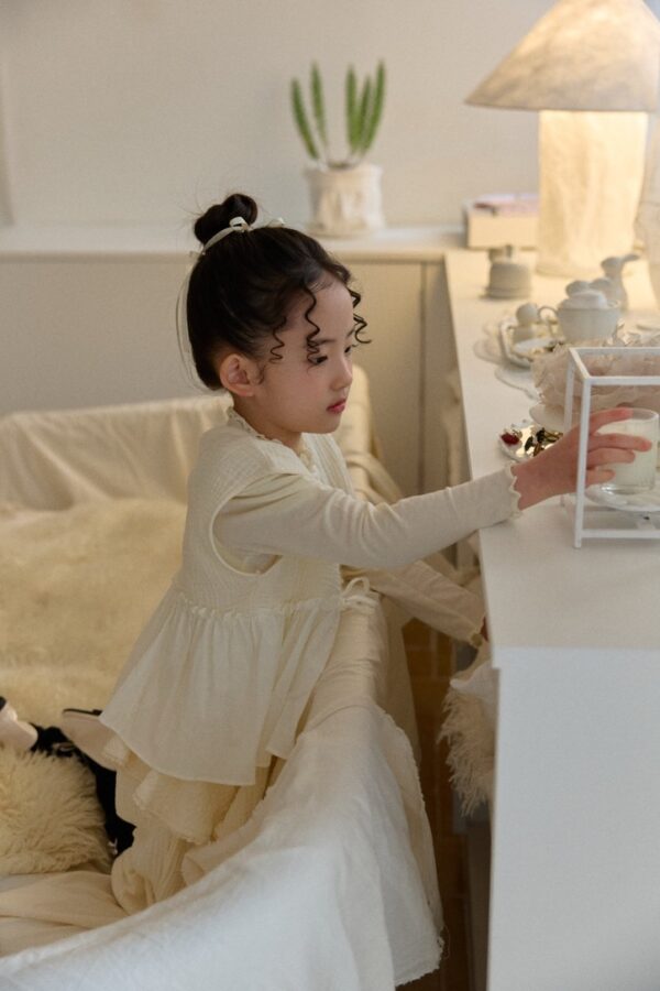 2484B597-9803-4DF7-9CA6-FC563C48EBEE_1_105_c 〖預購〗法式溫柔背心