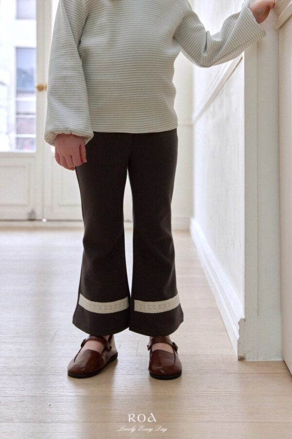 264F857A-36B9-414E-91EB-5D658B685D67 〖預購〗法式蕾絲漫步喇叭褲