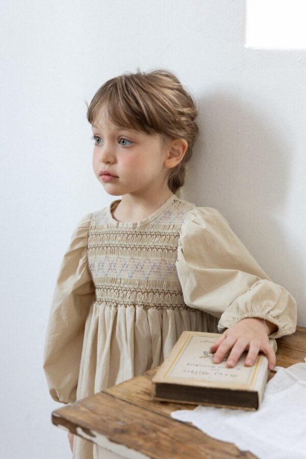 28A5296F-9C9F-4D36-847F-61BCBAD9A14D 〖預購〗安娜依靜夜洋裝