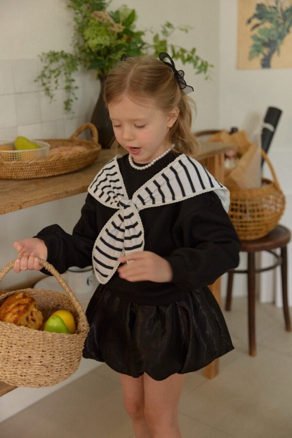 2BA95A6C-89A8-4AE0-877A-F26BA93FCCB0_1_105_c 〖預購〗甜日微光披巾衛衣